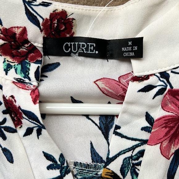 Cure 3/4 Sleeve Flower Blouse - Picture 4 of 5